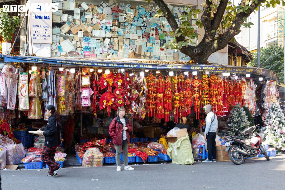 chua qua giang sinh, do trang hoang tet da duoc bay ban hinh anh 14