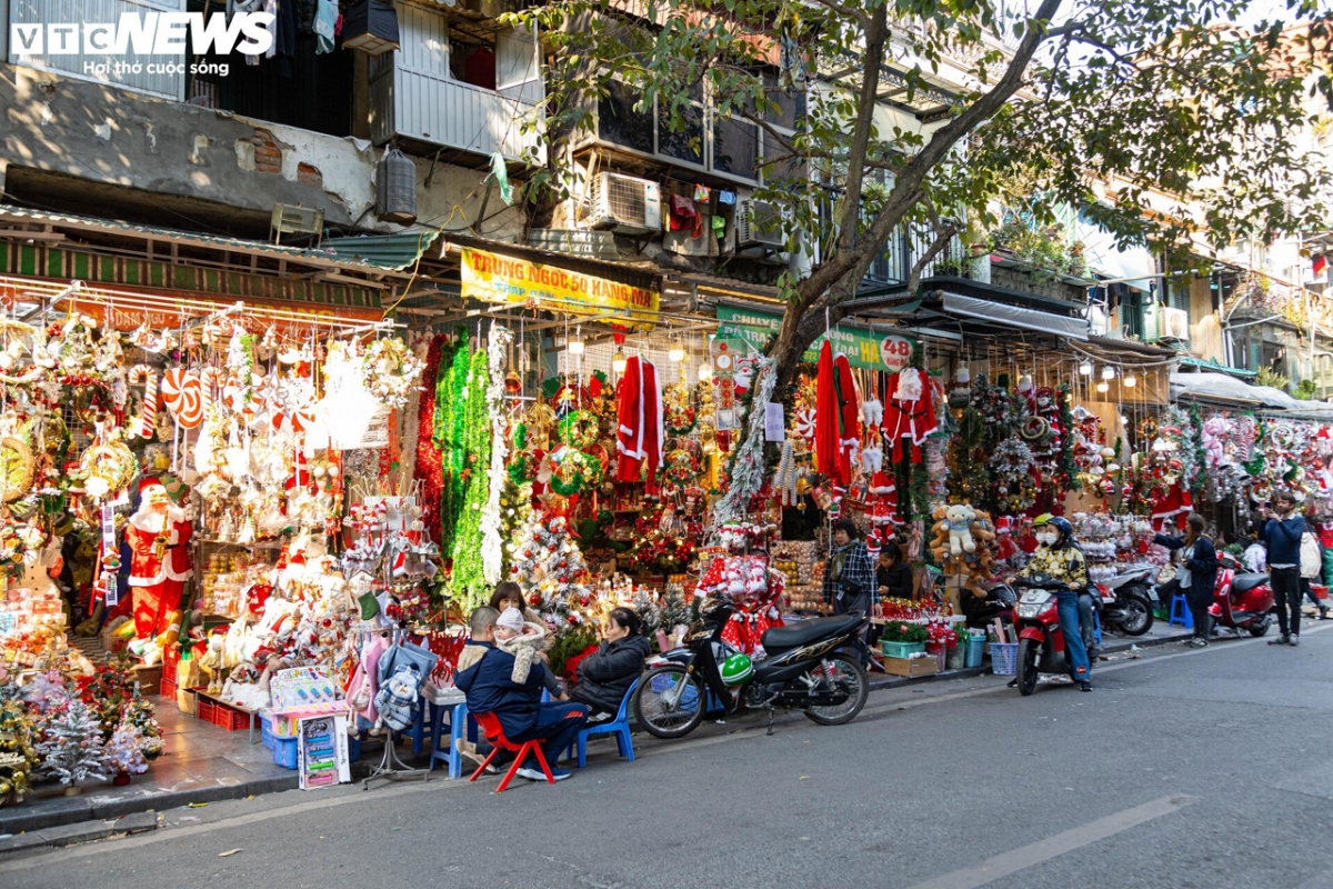 chua qua giang sinh, do trang hoang tet da duoc bay ban hinh anh 1