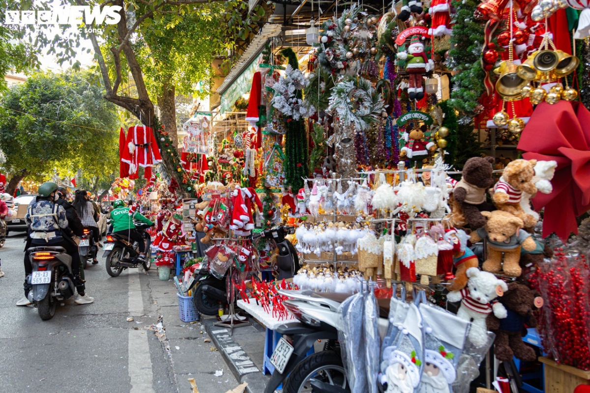 chua qua giang sinh, do trang hoang tet da duoc bay ban hinh anh 4