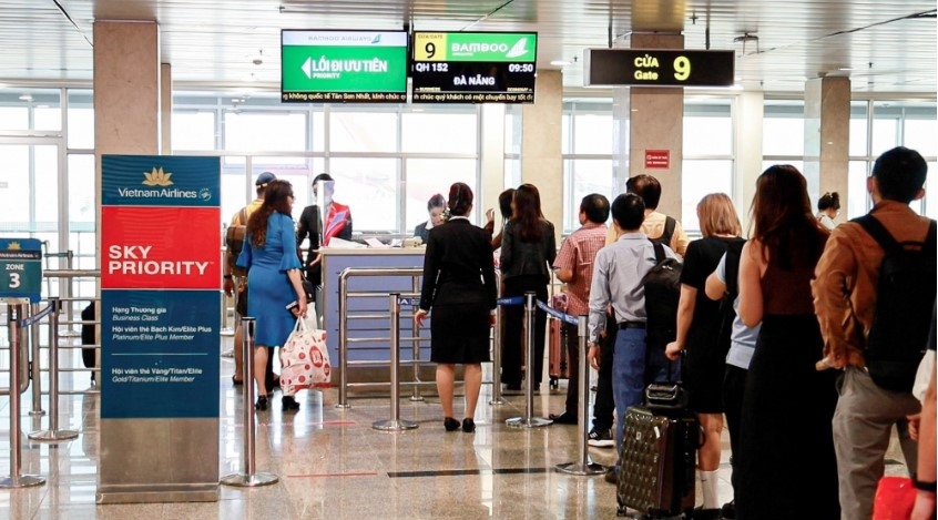 tan son nhat airport prepares for peak season on new year holiday picture 1