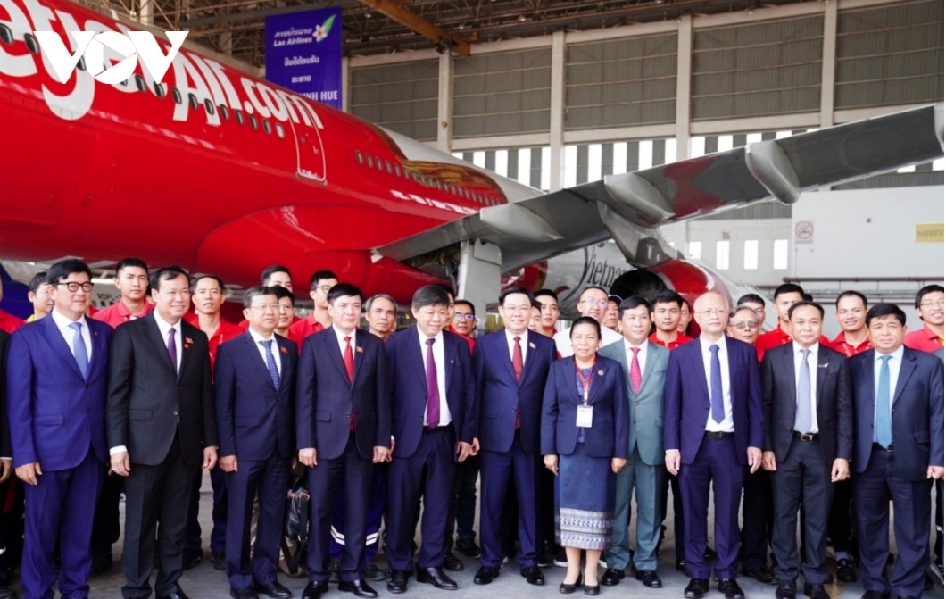 na leader attends signing ceremony of vietjet air- lao airlines cooperation deal picture 1