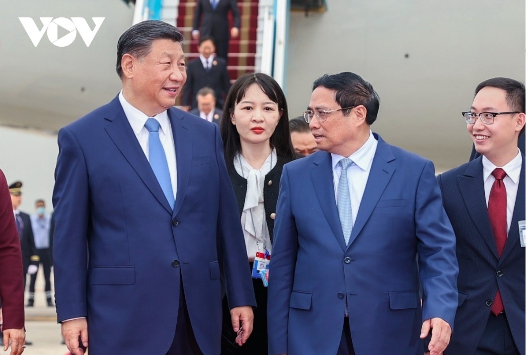 chinese party, state leader welcomed upon his arrival in hanoi picture 8