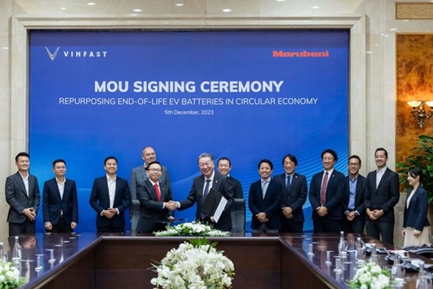 vinfast, japanese corporation shake hands on repurposing ev batteries picture 1