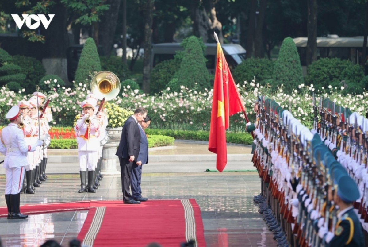pm chinh hosts welcome ceremony for belarusian counterpart picture 2