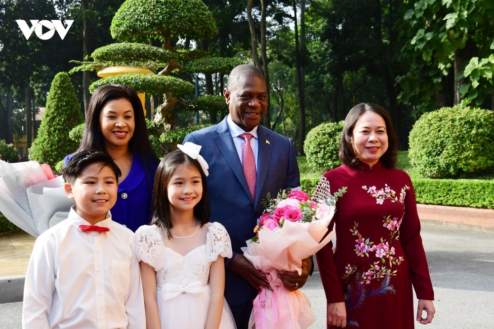 south african deputy president warmly welcomed upon arrival in vietnam picture 2