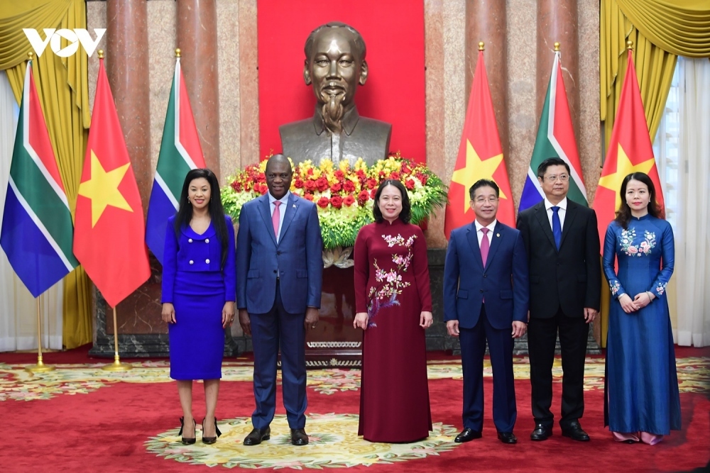 south african deputy president warmly welcomed upon arrival in vietnam picture 6