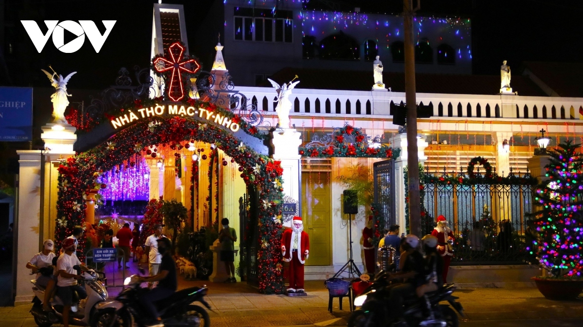 catholic parishes in hcm city sparkle in buildup to christmas picture 1