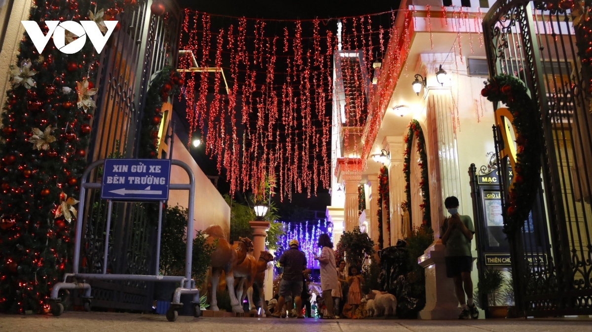 catholic parishes in hcm city sparkle in buildup to christmas picture 2