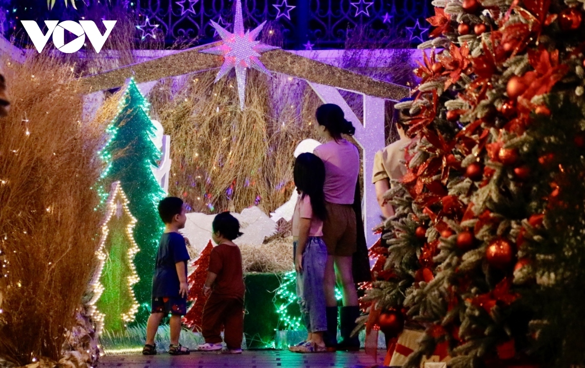catholic parishes in hcm city sparkle in buildup to christmas picture 7