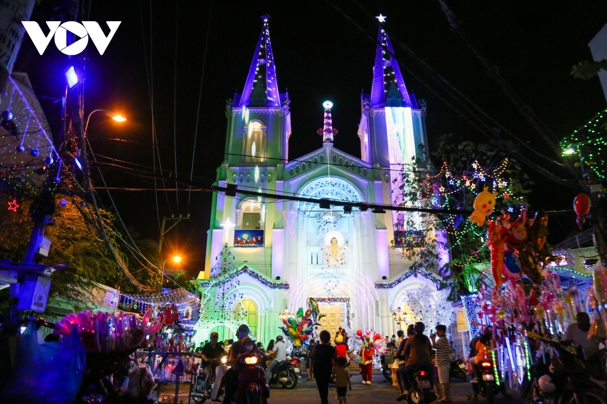 catholic parishes in hcm city sparkle in buildup to christmas picture 8
