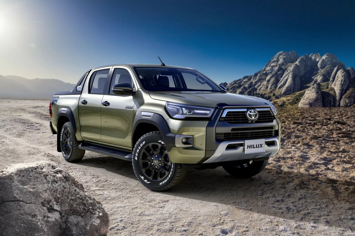 Xe bán tải Toyota Hilux Revo Rocco chuẩn bị ra mắt, giá từ 812 triệu đồng