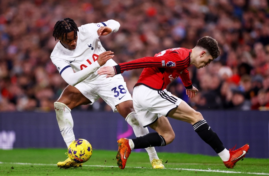 Kết quả vòng 21 Ngoại hạng Anh ngày 15/1: MU chia điểm kịch tính cùng Tottenham