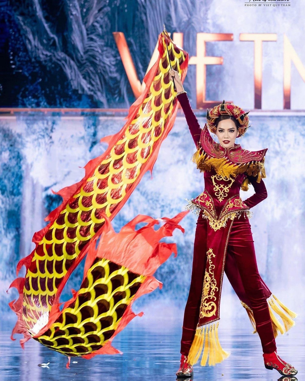 vietnamese outfit voted as best costume in 2023 s global pageants picture 1