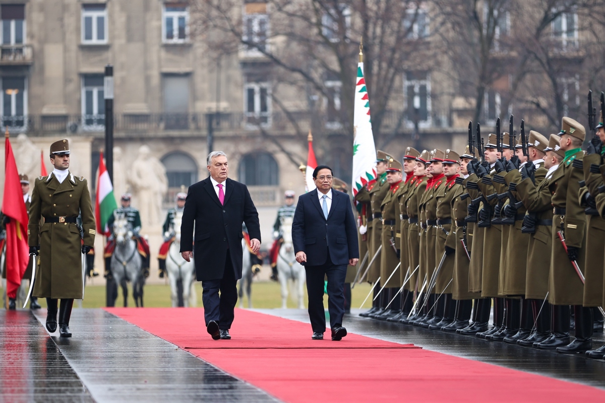 vietnamese pm warmly welcomed in hungary on official visit picture 1