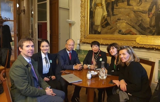 vietnam desires stronger parliamentary ties with france picture 1