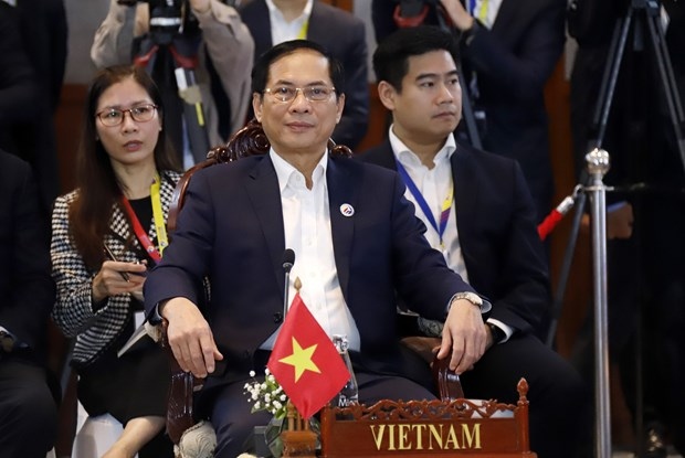 vietnam attends asean foreign ministers retreat in laos picture 1