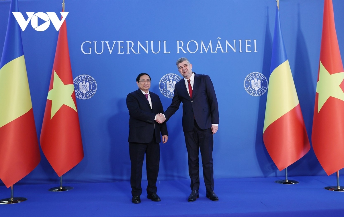 vietnam, romania hold high-level talks picture 2
