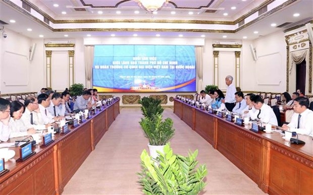 hcm city leader meets heads of representative agencies abroad picture 1