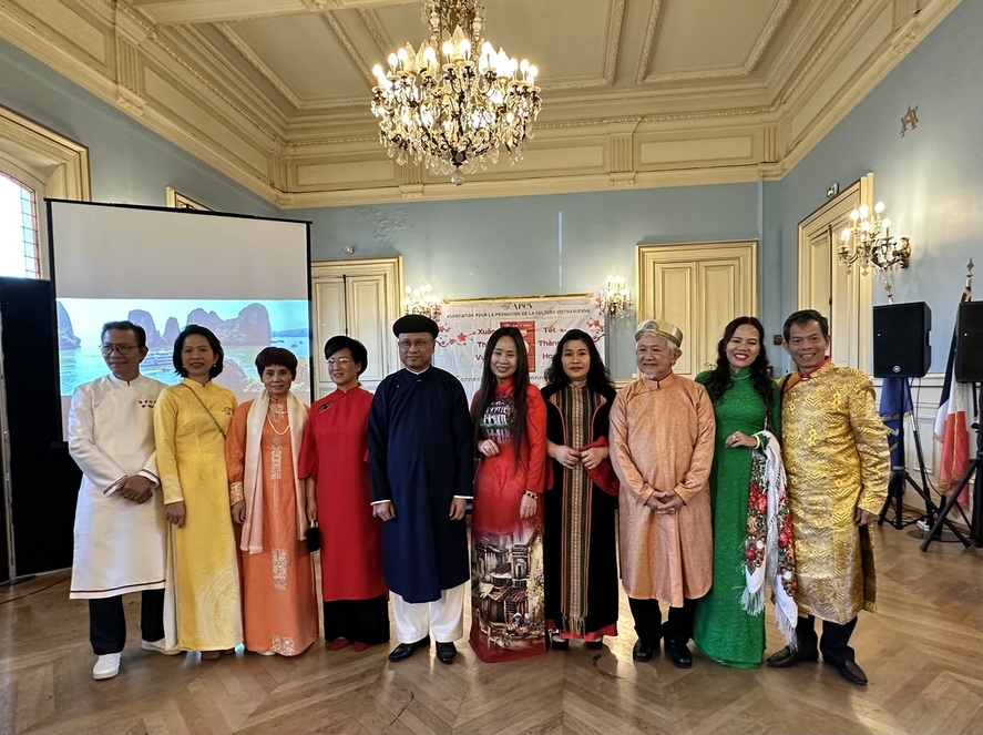 Tôn vinh văn hóa Tết giữa thủ đô Paris, Pháp