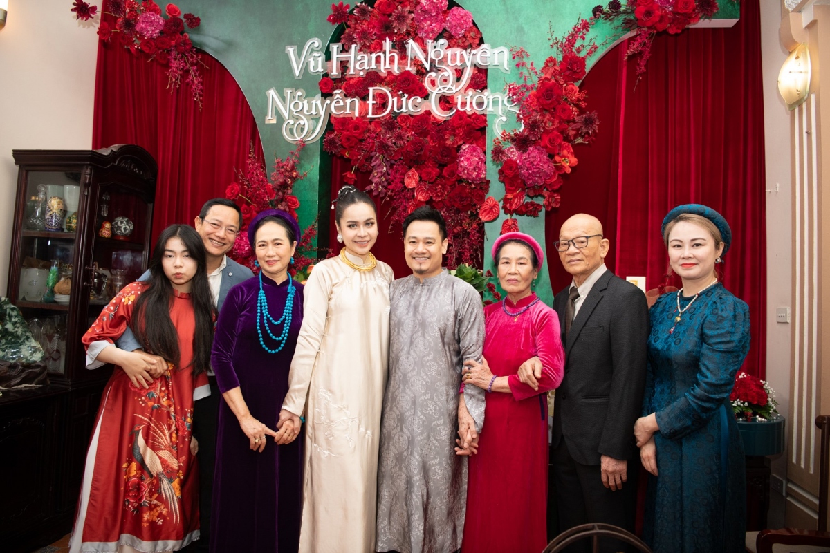 vu hanh nguyen bat khoc trong ngay an hoi voi nhac si nguyen Duc cuong hinh anh 1
