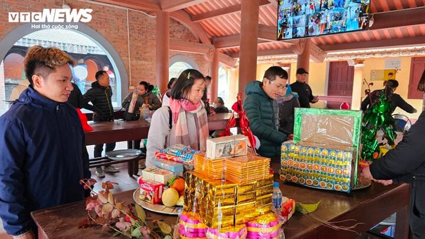 kinh te kho khan, den ba chua kho vang nguoi den tra no hinh anh 1