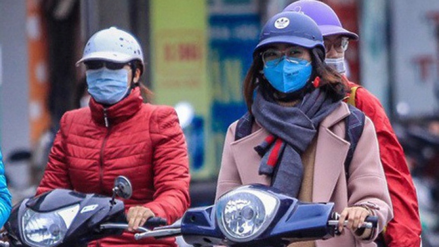 strong cold grips northern vietnam, temperatures drop sharply picture 1