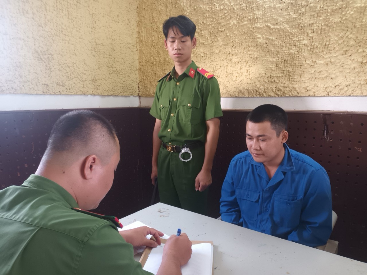 Bắt đối tượng lừa đảo làm sổ đỏ chiếm đoạt gần 3 tỷ đồng
