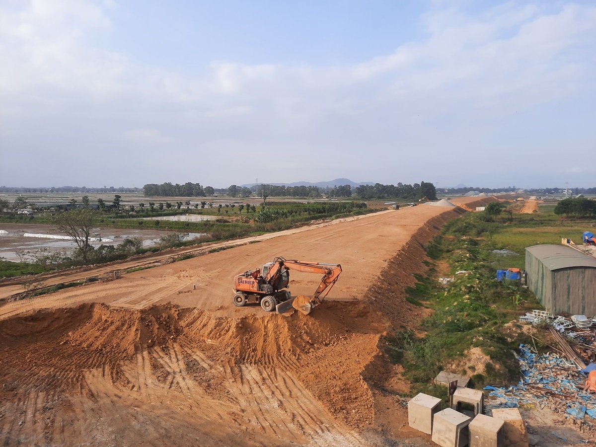 Vì sao tốc độ tăng trưởng kinh tế của Hà Tĩnh đứng đầu khu vực Bắc Trung Bộ?