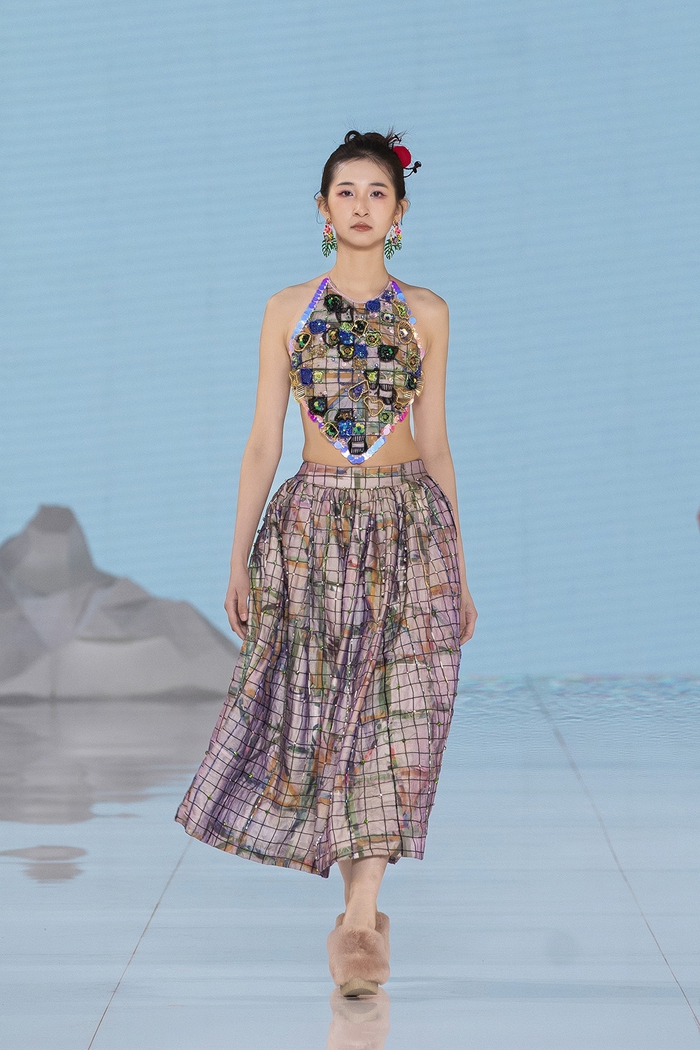 vietnamese fashion designer debuts new collections in china picture 10