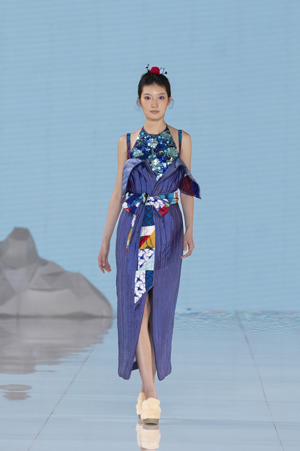 vietnamese fashion designer debuts new collections in china picture 2