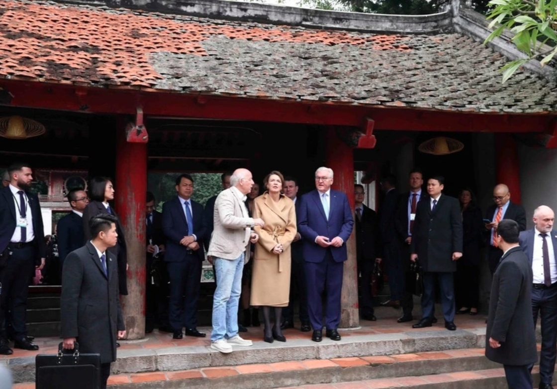 german president visits temple of literature in hanoi picture 4
