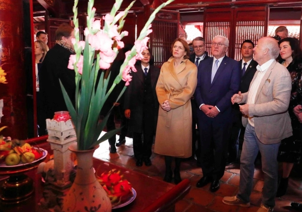 german president visits temple of literature in hanoi picture 6