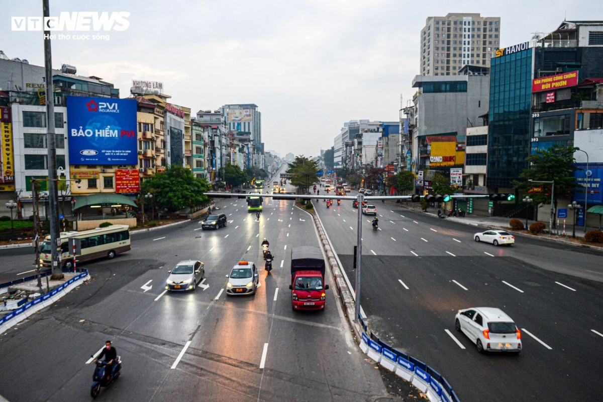 Duong pho ha noi vang ve, thanh binh ngay dau nam moi 2024 hinh anh 3