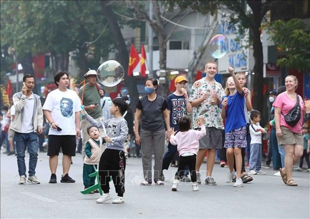 around 402,000 tourists visit hanoi on new year holiday picture 1