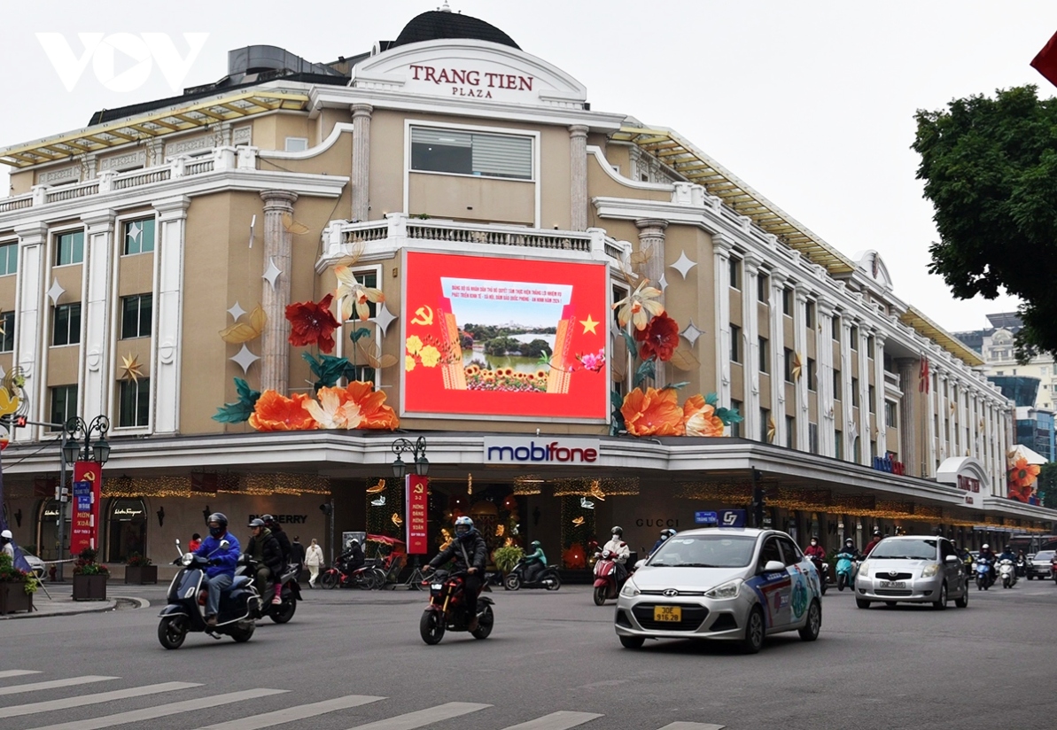 Colourful decorations spring up across Hanoi to ring in lunar New Year