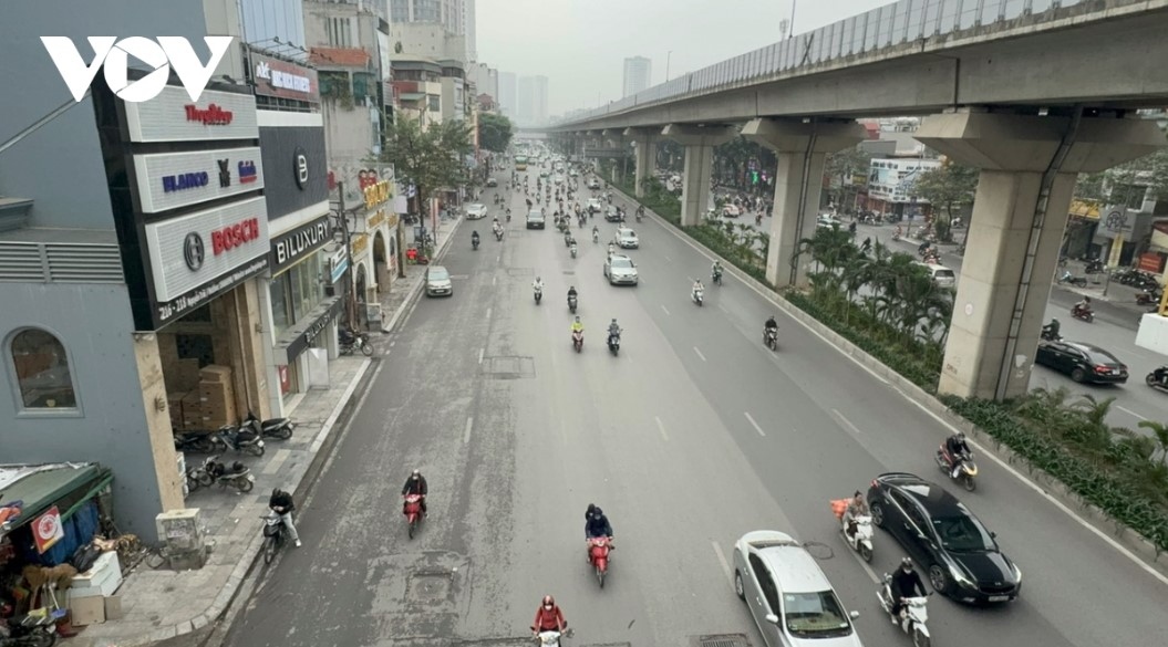 light traffic congestion in hanoi on first working day after new year holiday picture 12