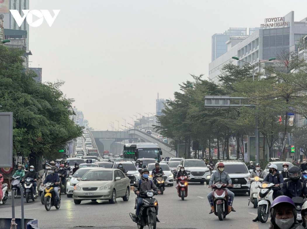 light traffic congestion in hanoi on first working day after new year holiday picture 4