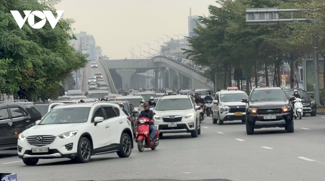 light traffic congestion in hanoi on first working day after new year holiday picture 8