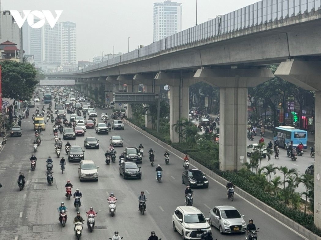 light traffic congestion in hanoi on first working day after new year holiday picture 9