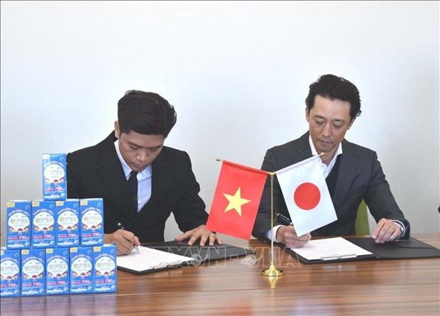 vietnamese, japanese firms unveil distribution agreement picture 1