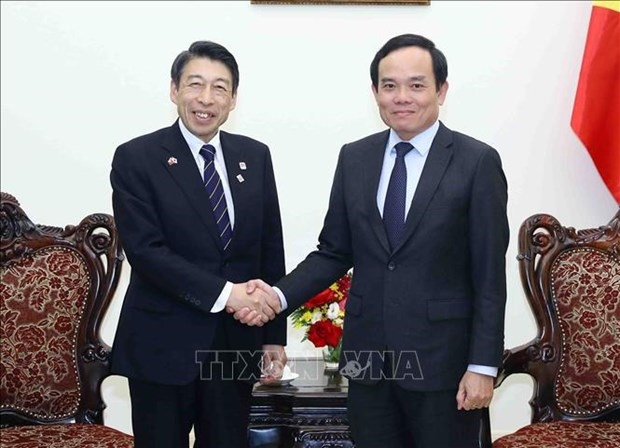 deputy pm hosts governor of fukuoka picture 1