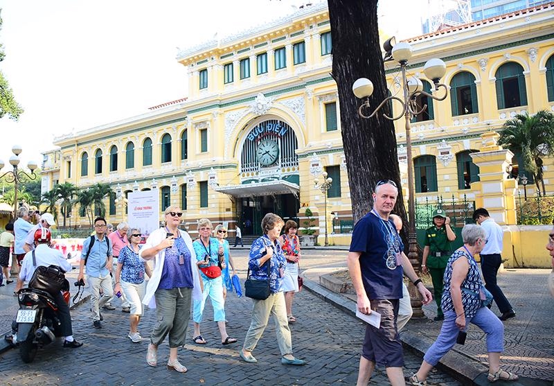 ho chi minh city welcomes more than 2.7 million visitors in january picture 1
