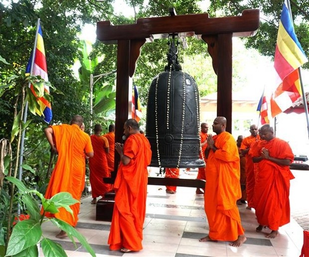 vietnam malaysia business association donates bronze bell pagoda in malaysia picture 1 vietnam malaysia business association donates bronze bell pagoda in malaysia picture 1