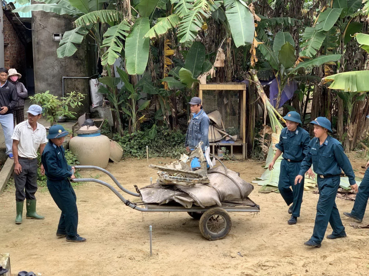 Vụ rơi Su-22 ở Quảng Nam: Cấp cứu người đàn ông bị mảnh vỡ máy bay rơi trúng đầu