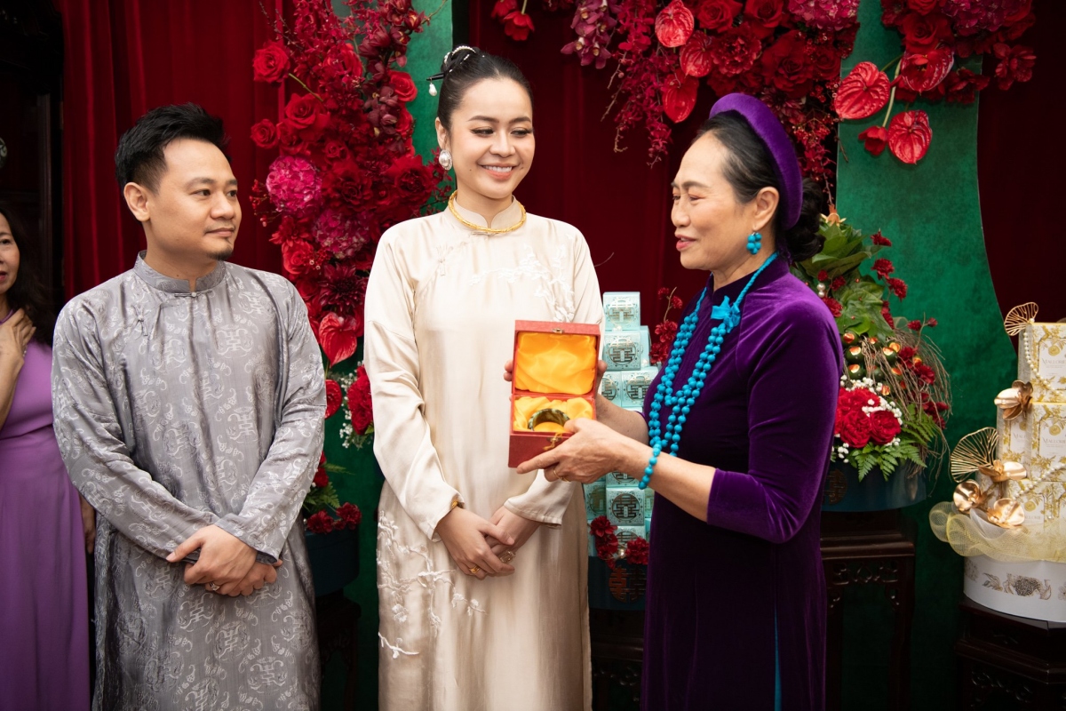 vu hanh nguyen bat khoc trong ngay an hoi voi nhac si nguyen Duc cuong hinh anh 3