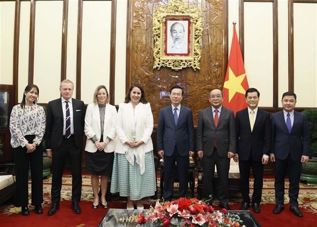 president receives outgoing new zealand, peruvian ambassadors picture 1