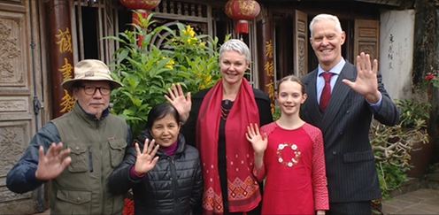 norwegian ambassador explores vietnamese tet at duong lam ancient village picture 2