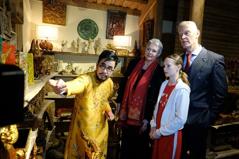 norwegian ambassador explores vietnamese tet at duong lam ancient village picture 7