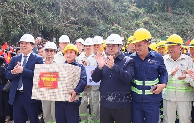 pm attends ground-breaking of lang son - cao bang expressway picture 1