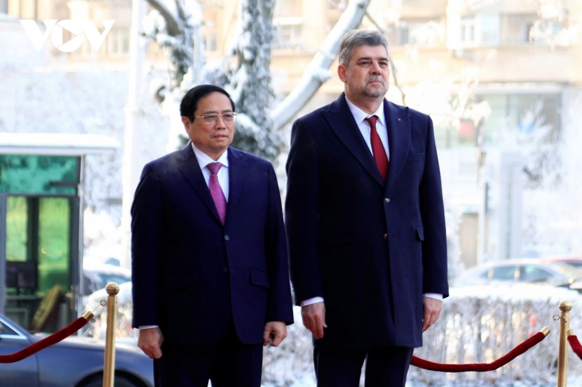 welcome ceremony for pm pham minh chinh in romania picture 3